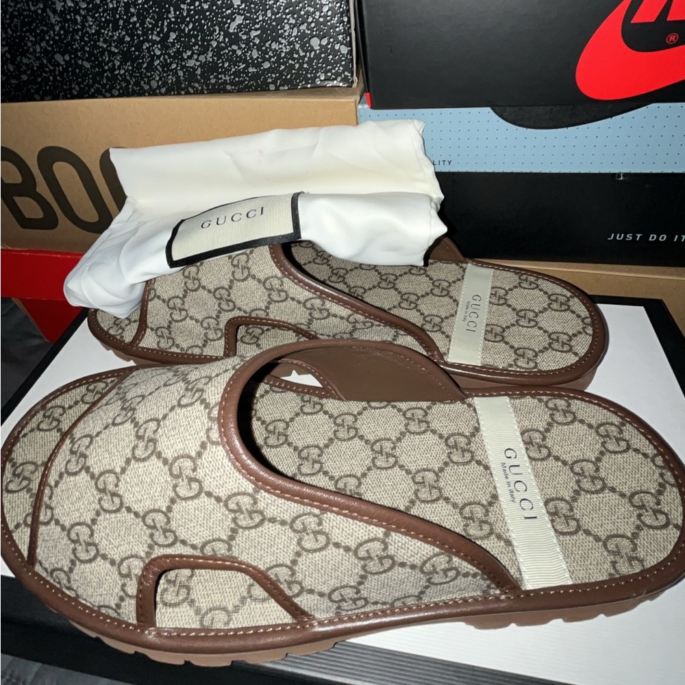 Gucci GG Supreme Slide Sandals (Unisex)